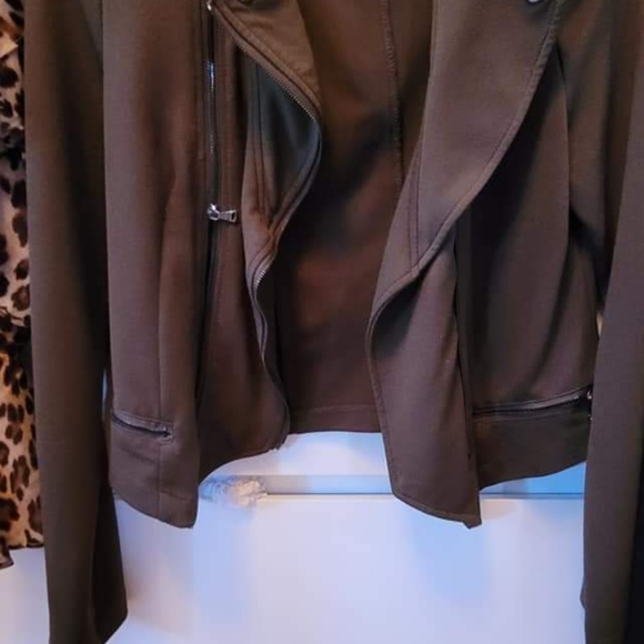 Quality Shirts - Picture 4 of 10